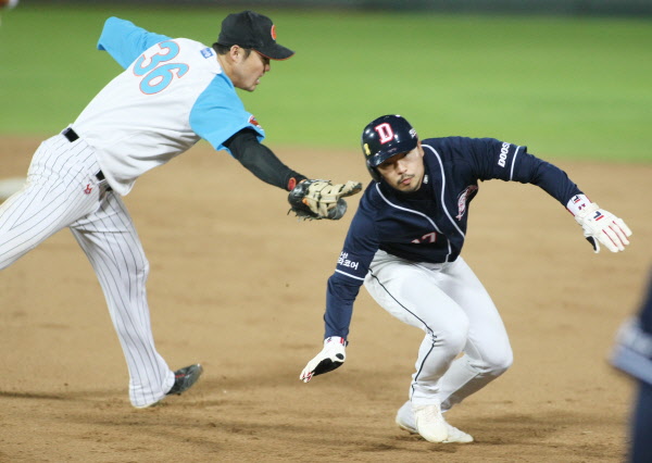 박종윤선수의 1루 수비 모습
